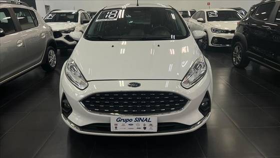 FORD FIESTA 1.6 TI-VCT FLEX TITANIUM POWERSHIFT FORD FIESTA 1.6 TI-VCT FLEX TITANIUM POWERSHIFT